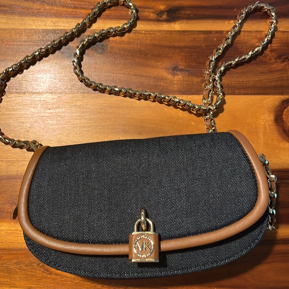 BRAND NEW micheal kors deniem cross cary purse MRSP $259 - Picture 2 of 3